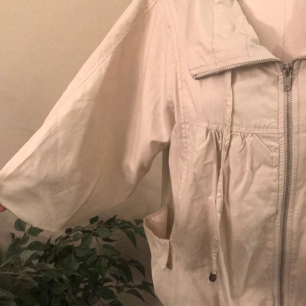 Beige jacket - Picture 2 of 4